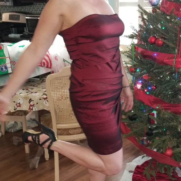 Metallic Red strapless mini dress - Picture 2 of 3